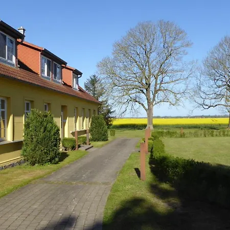Gut Rattelvitz, Galerie D Ost Apartment Gingst